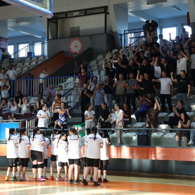 İnegöl Belediyespor U12 Kız Basketbol Takımı Bursa üçüncüsü oldu