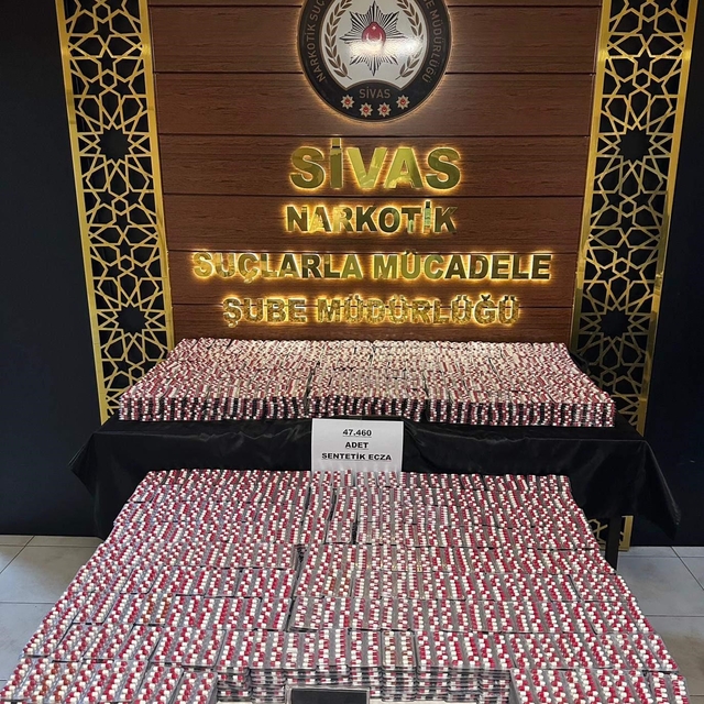 Sivas'ta 133 bin 840 adet uyuşturucu hapla yakalanan zanlılardan biri tutuk...