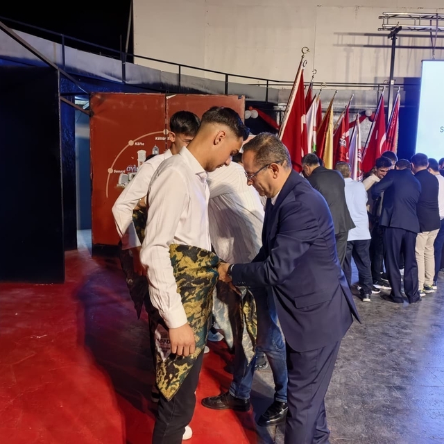 1100 yıl önceki gelenekle mezun oldular