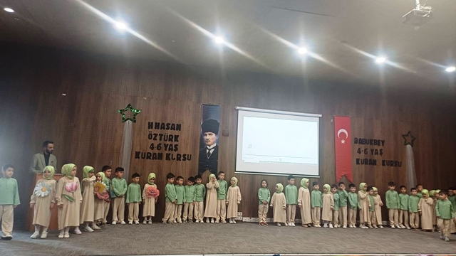 Emet'te 4-6 Yaş Kur'an kursu öğrencilerinden yıl sonu gösterisi