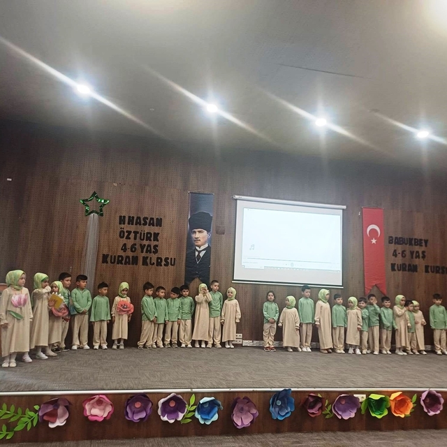 Emet'te 4-6 Yaş Kur'an kursu öğrencilerinden yıl sonu gösterisi