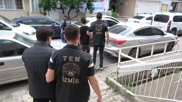 İzmir merkezli 12 ilde FETÖ operasyonu: 80 şüpheli yakalandı