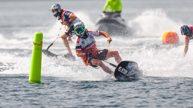 Motosurf heyecanı Çeşme'de başlıyor