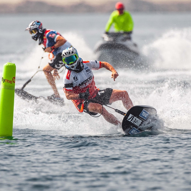 Motosurf heyecanı Çeşme'de başlıyor