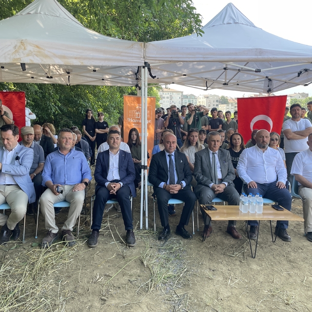 Bursa'daki tarım lisesinin 60 dönümlük alanına zeytin fidanı dikildi