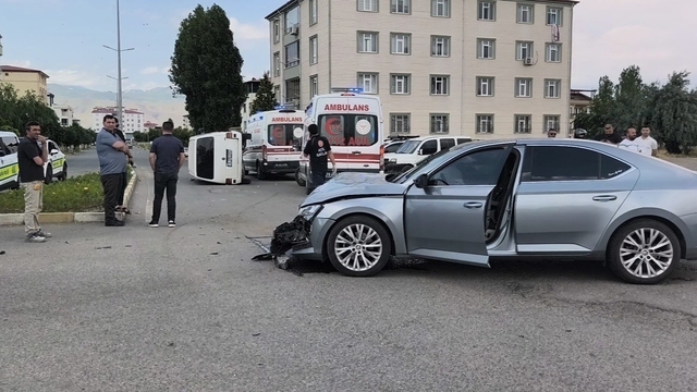 Iğdır'da araçlar çarpıştı: 4 yaralı