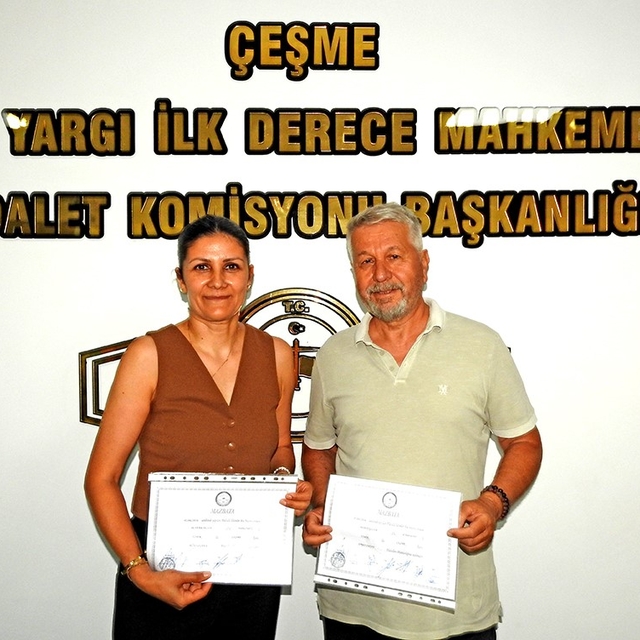 Çeşme'de yeni seçilen muhtarlar mazbatalarını aldı