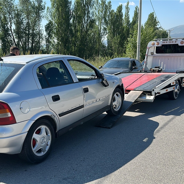 Otomobille çarpışan motosikletin sürücüsü ağır yaralandı