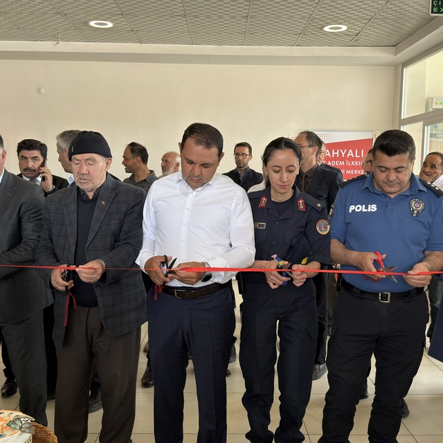 Yahyalı'da "Hayat Boyu Öğrenme Haftası" sergisi açıldı
