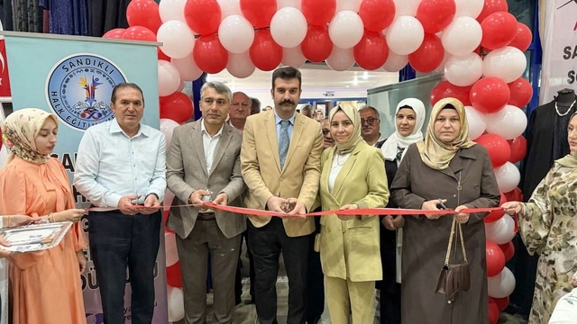 Sandıklı'da 'Hayat boyu öğrenme' sergisi açıldı