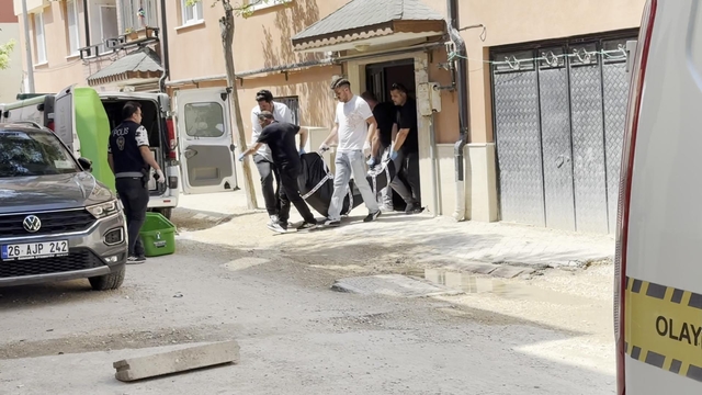 Yatağında ölü bulundu
