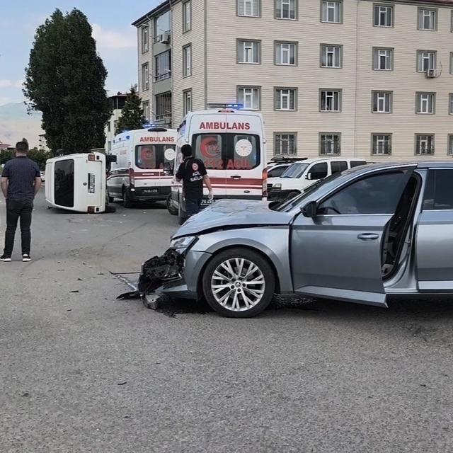 Iğdır'da araçlar çarpıştı: 4 yaralı