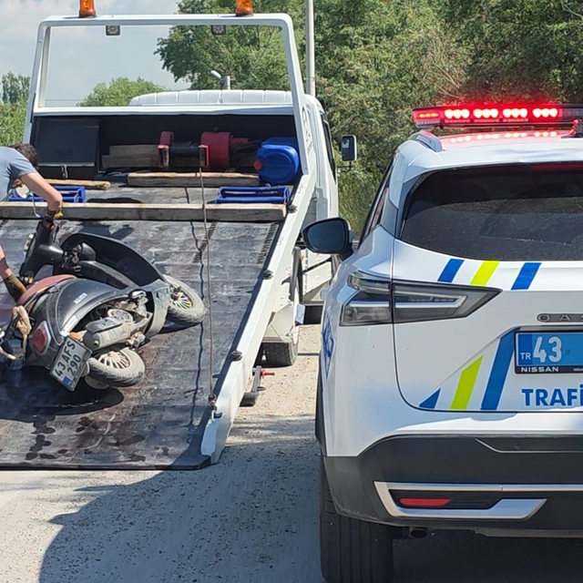Kütahya'da otomobil ile motosiklet çarpıştı, sürücü ağır yaralandı
