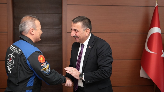 İlk Türk Astronot Alper Geze ravcı'dan Vali Bektaşoğlu'na ziyaret