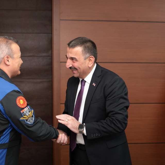 İlk Türk Astronot Alper Geze ravcı'dan Vali Bektaşoğlu'na ziyaret