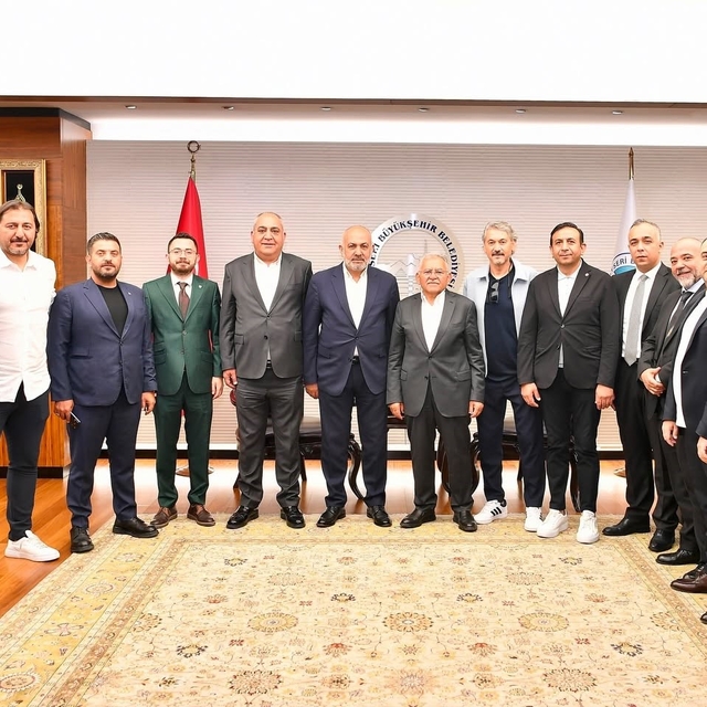 Kayserispor yönetiminden Başkan Büyükkılıç'a ziyaret