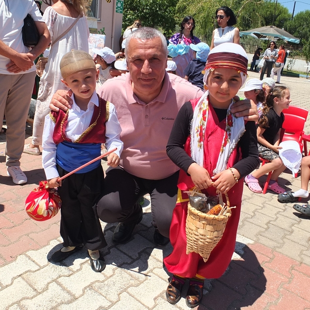 Balıkesir'de miniklerin geri dönüşüm defilesi ilgi gördü