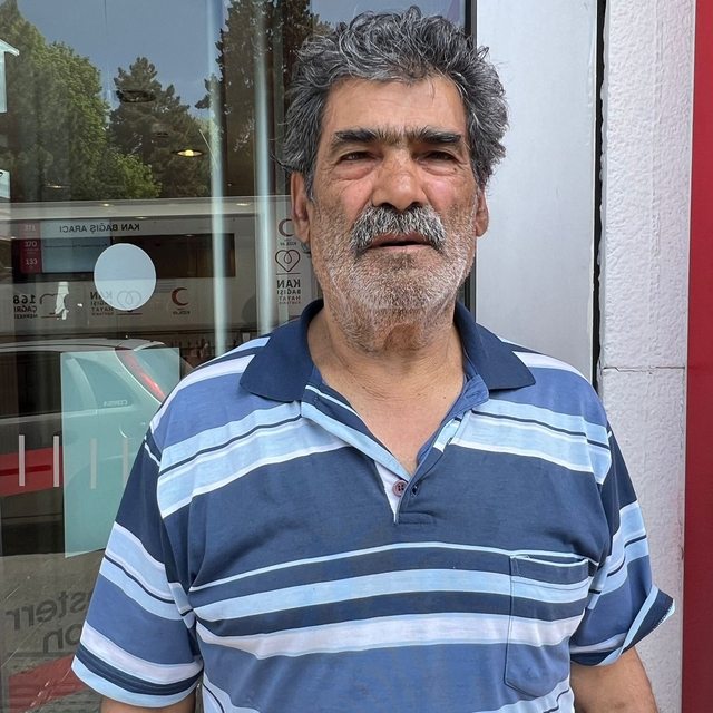 Dolandırıcıların hedefi olan yaşlı adam gerçek polisleri görünce ikna oldu...