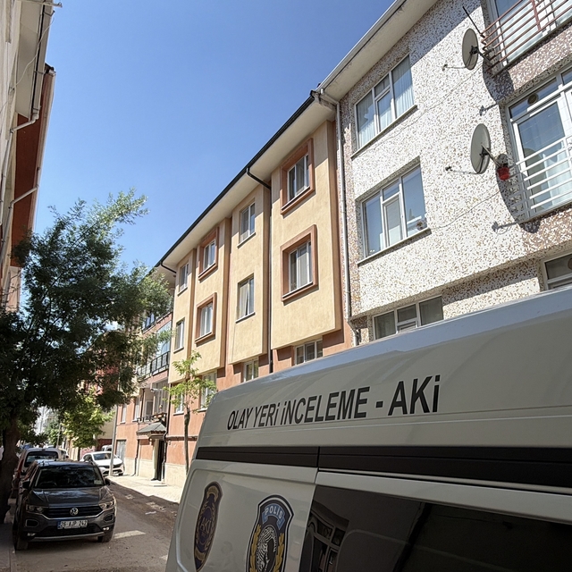 Eskişehir'de 2 çocuk annesi kadın evinde ölü bulundu