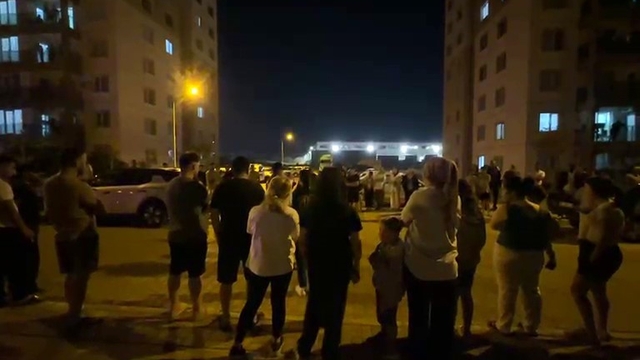 Antalya'da 583 konutlu sitede aidat ve hizmet tartışması
Site başkanından işten çıkarılan personel ve bazı gruplar tarafından demir sopalı saldırıya, tehdide ve karalama kampanyalarına maruz kaldığı iddiası