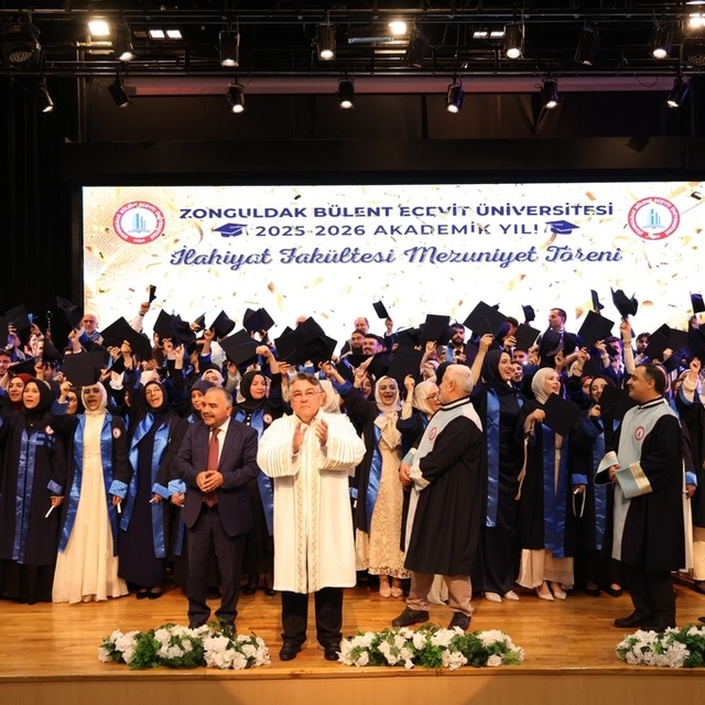 BEUN İlahiyat Fakültesi yeni mezunlarını geleceğe uğurladı