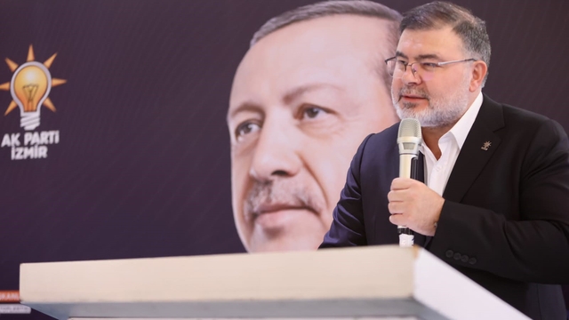 AK Parti İzmir'den 'Vefa' buluşması
AK Parti İzmir İl Başkanı Bilal Saygılı:
''AK Parti'nin başarısında burada bulunan her bir dava insanının alın teri vardır''
''Belediyeler hizmet üretmek yerine kriz üretmektedir''