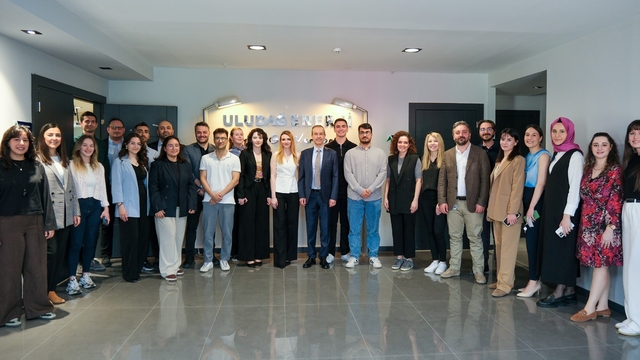 Genç yetenekler iş dünyasına hazırlanıyor
Uludağ Enerji'nin 2024 yılında hayata geçirdiği Genç Yetenek Programı kapsamında bugüne kadar 60 yetenek elçisi profesyonel iş yaşamını deneyimleme fırsatı buldu.