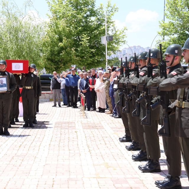 Elazığ'da Kıbrıs Gazisi Acar son yolculuğuna uğurlandı