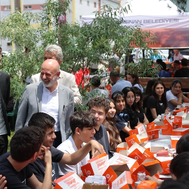 Başkan Çolakbayrakdar, lise öğrencileriyle bir araya geldi