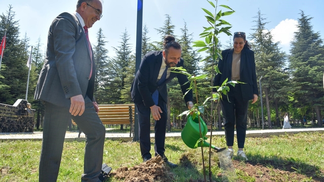 Bilecik'te 'Kampüsü Ağaçlandırıyoruz' sloganıyla fidanlar toprakla buluştu