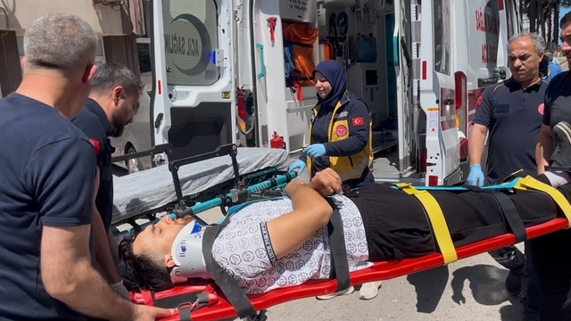 Sinop'ta otomobil kapısına çarpan motosikletli yaralandı
