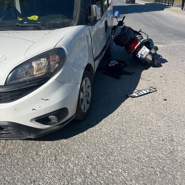 Alaplı'da zincirleme kaza; Motosikletteki 2 kişi yaralandı