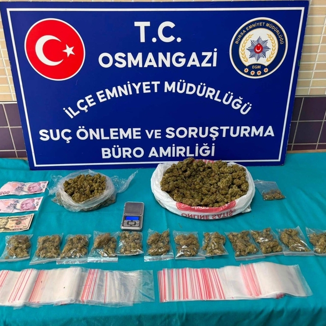 Bursa'da uyuşturucu operasyonu: 1 kiloya yakın esrar ele geçirildi, 4 şüphe...