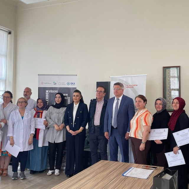 Samsun'da geleneksel miras geleceğe taşınıyor
"Köklerden Yüzeye Doğanın Ren...