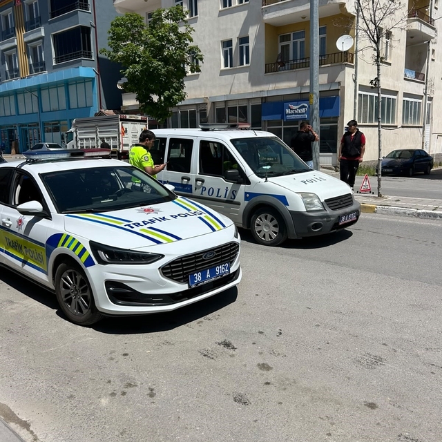 Kaza yapan motosiklet sürücüsü ağır yaralandı