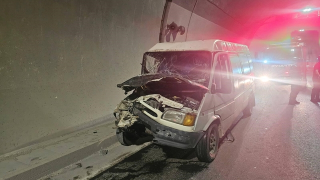 Osmangazi Tüneli içindeki trafik kazasında, 1'ağır 3 kişi yaralandı