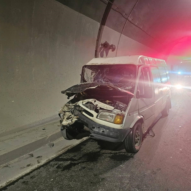 Osmangazi Tüneli içindeki trafik kazasında, 1'ağır 3 kişi yaralandı