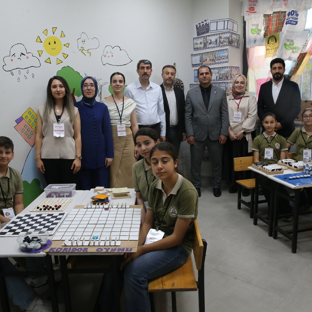 Şanlıurfa'da öğrencilerin topladıkları atıklarla "Sıfır Atık Zeka Oyunları...