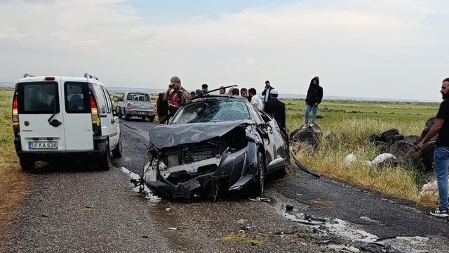 Diyarbakır'da 2 kişinin öldüğü kaza anı cep telefonu kamerasına yansıdı