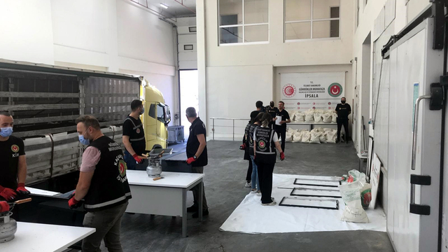 İpsala Sınır Kapısı'na gelen TIR'da 1,5 ton uyuşturucu ele geçirildi