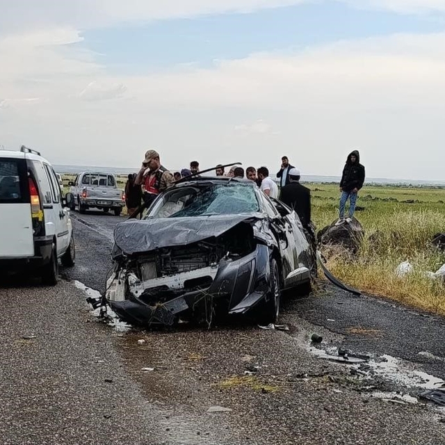 Diyarbakır'da 2 kişinin öldüğü kaza anı cep telefonu kamerasına yansıdı
