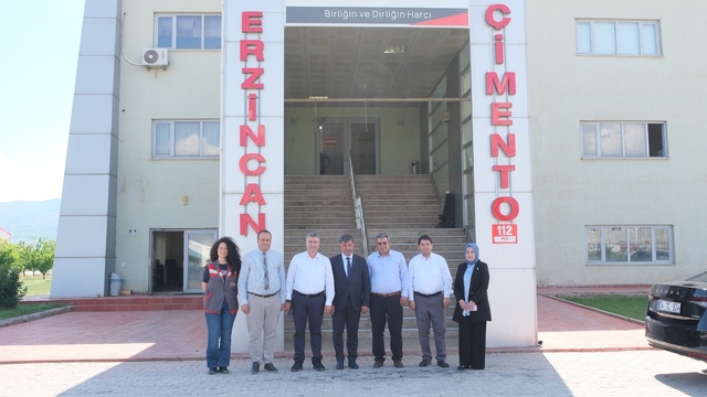 Erzincan Belediye Başkanı Bekir Aksun, çimento fabrikasını ziyaret etti