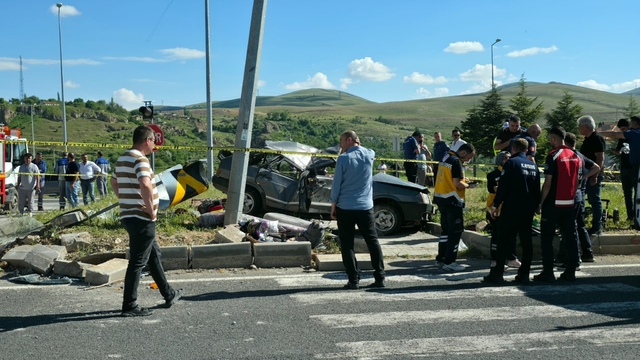 Kayseri'de feci kaza: 2 ölü, 4 yaralı