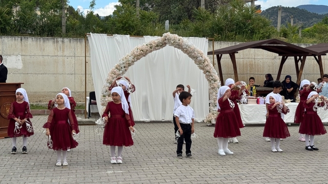 Kur'an kursu öğrencilerinin hazırladığı programa yoğun ilgi