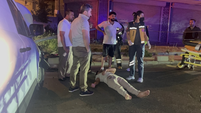 Çorlu'da aydınlatma direğine çarpan araç hurdaya döndü