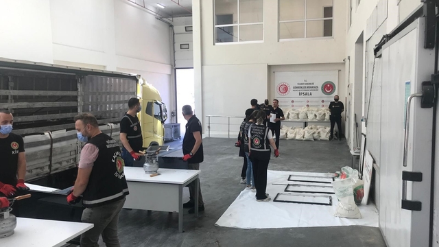 Edirne'de tırda 1,5 ton uyuşturucu ele geçirildi