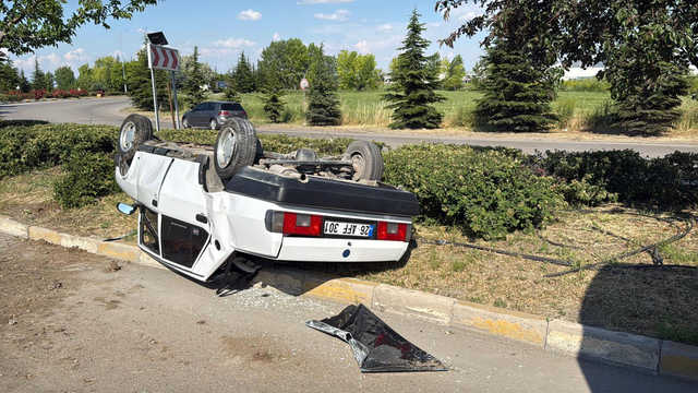 Eskişehir'de otomobil takla atı: 2 yaralı