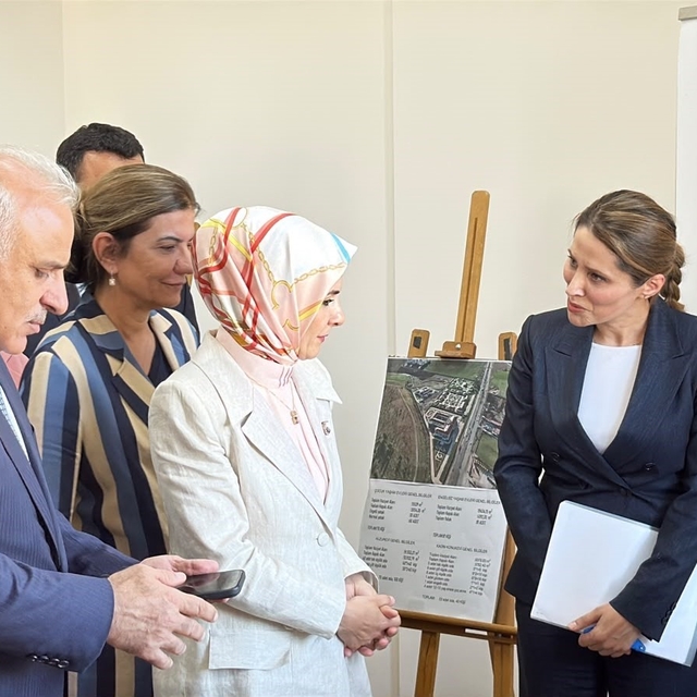 Bakan Göktaş, Diyarbakır'ın ilk huzurevinin olduğu kampüste incelemelerde b...