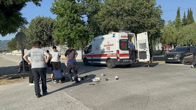 Bursa'da motosiklet ile otomobil çarpıştı: 2 yaralı