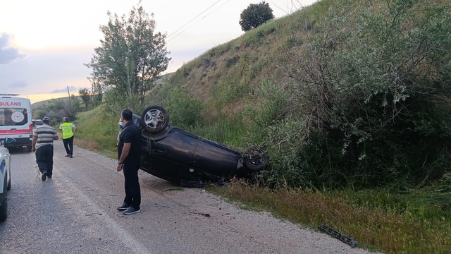 Malatya'da devrilen otomobilin sürücüsü yaralandı